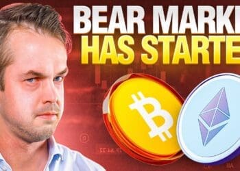Close-up van Crypto Michaël met serieuze blik, met naast hem grote Bitcoin- en Ethereum-iconen en de tekst ‘Bear Market Has Started’ op een rode achtergrond vol koersgrafieken.