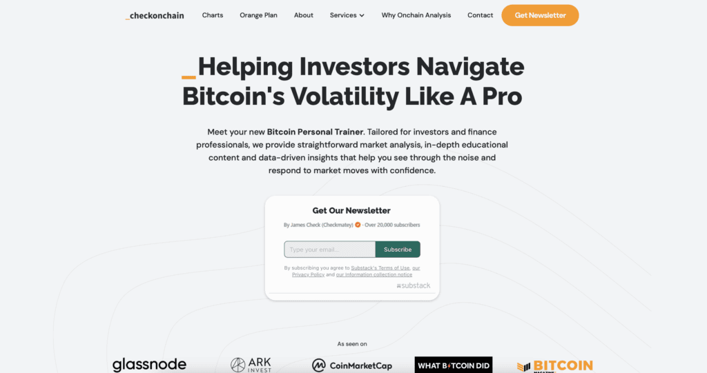 Screenshot van de Checkonchain-website met slogan "Helping Investors Navigate Bitcoin's Volatility Like A Pro" en nieuwsbriefaanmeldformulier.