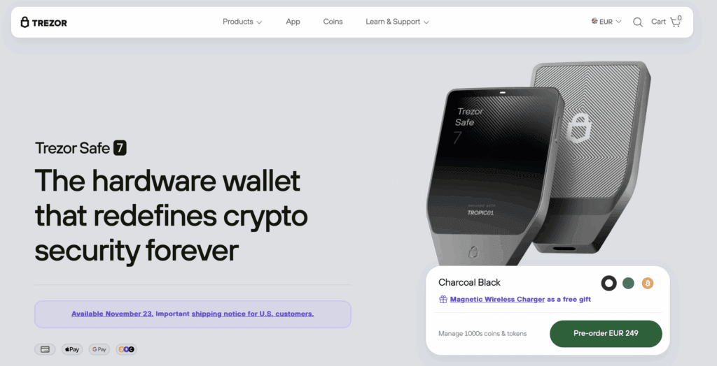 Close-up van de Trezor Safe 7 met focus op de TROPIC01 secure chip, quantum-ready beveiliging en draadloze Bluetooth-functionaliteit.